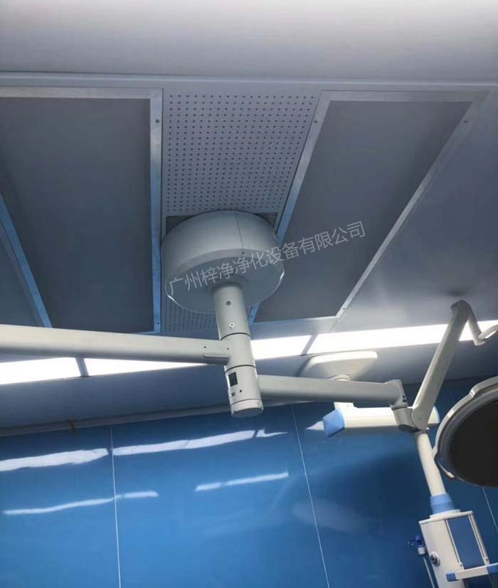 送風(fēng)天花是現(xiàn)代醫(yī)院手術(shù)室必用的一種凈化裝置 送風(fēng)天花是現(xiàn)代醫(yī)院手術(shù)室必用的一種凈化裝置